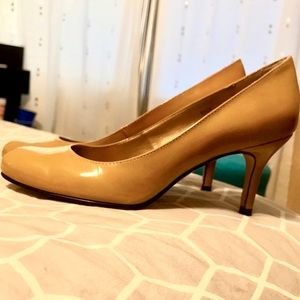 Women's Heels Vaneli Tan Patent Pump
